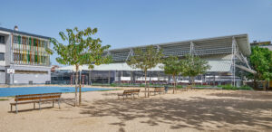 Construcció d'escola amb pista esportiva coberta