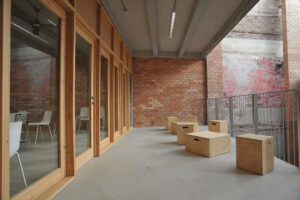 Equipament cultural, imatge exterior