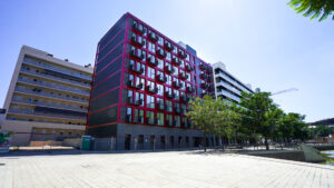 Visió exterior edifici d'habitatges