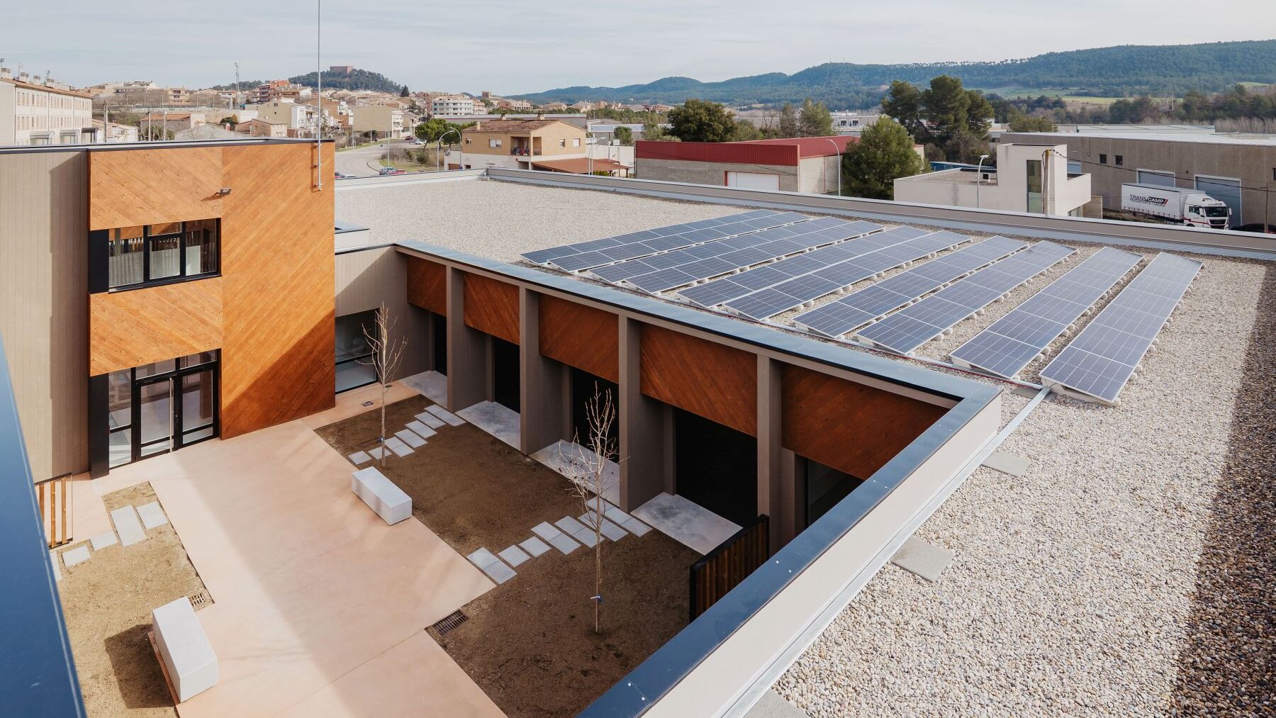 Millora energètica d'instal·lacions amb plaques fotovoltaiques