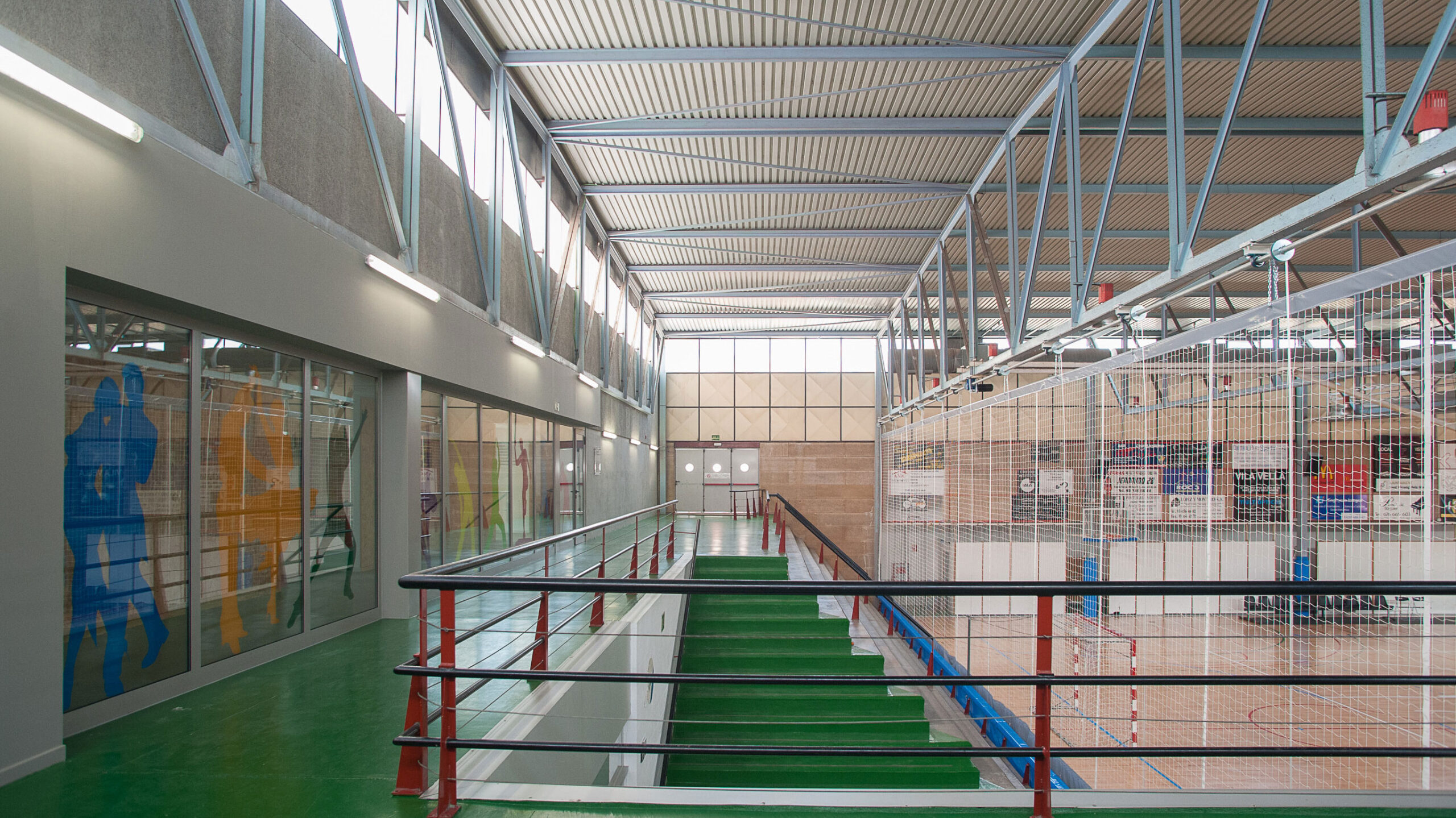 Complex esportiu amb piscina construït per CALAF