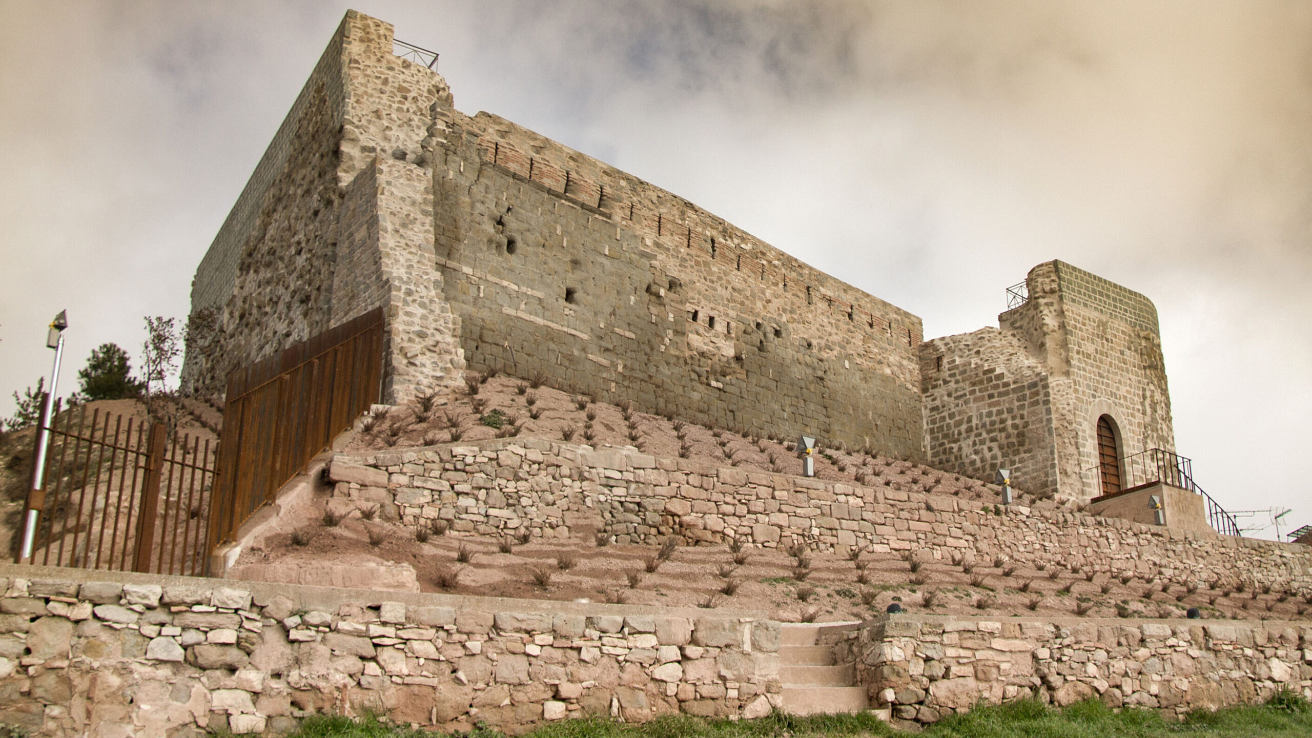 Museumification and rehabilitation of a castle